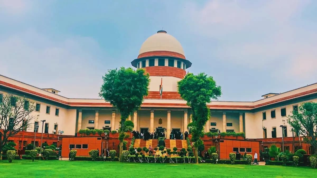Supreme Court of India asked centre to describe the standard operating procedure for infiltrator pushback