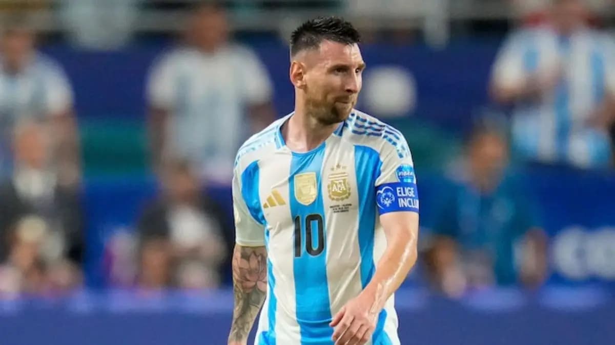 Which team will play Lionel Messis Argentina in Kerala