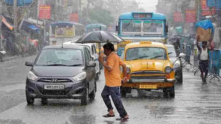 IMD Weather Forecast Heavy Rainfall Thunderstorm Warning in Five Districts in West Bengal
