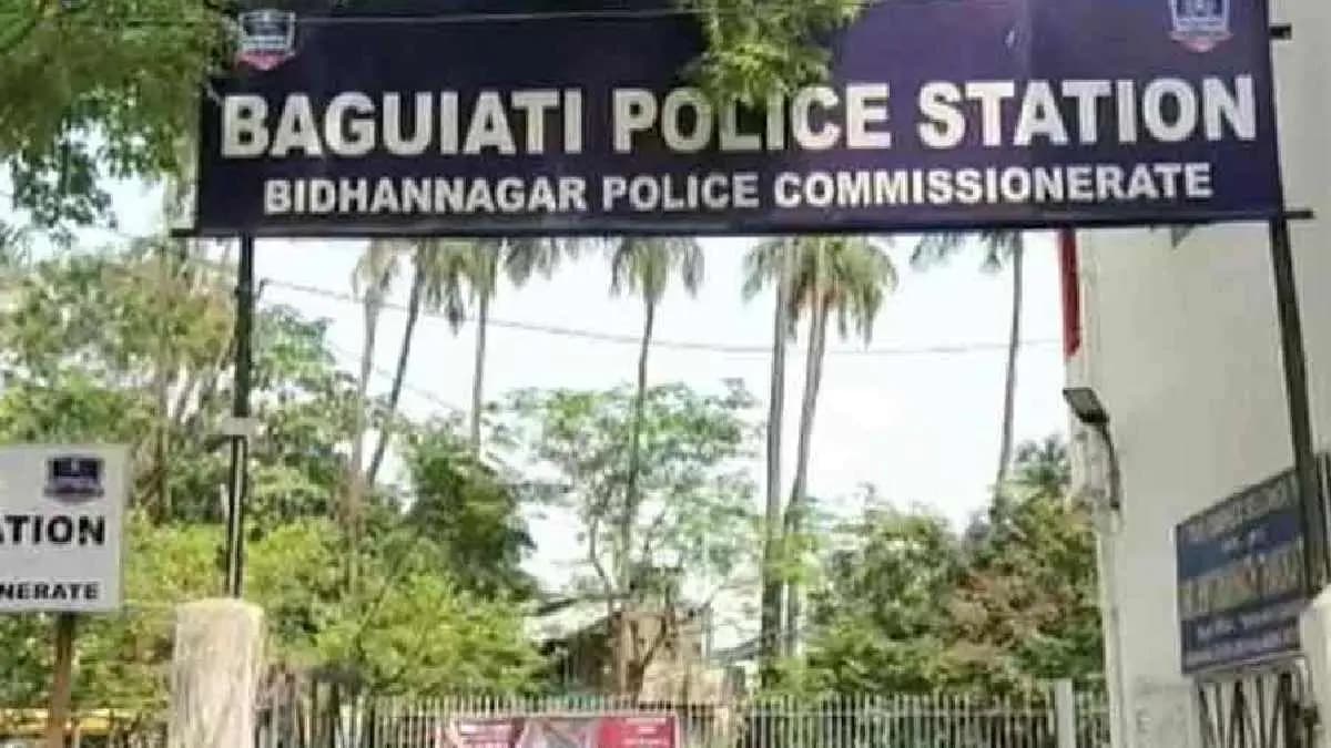 Chaos in Baguihati as body of a bar dancer found in her own flat