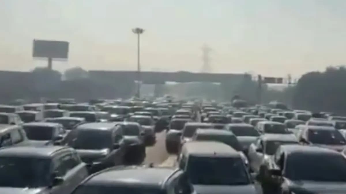 Ahead of farmers' protest, massive traffic jam in delhi gnr 