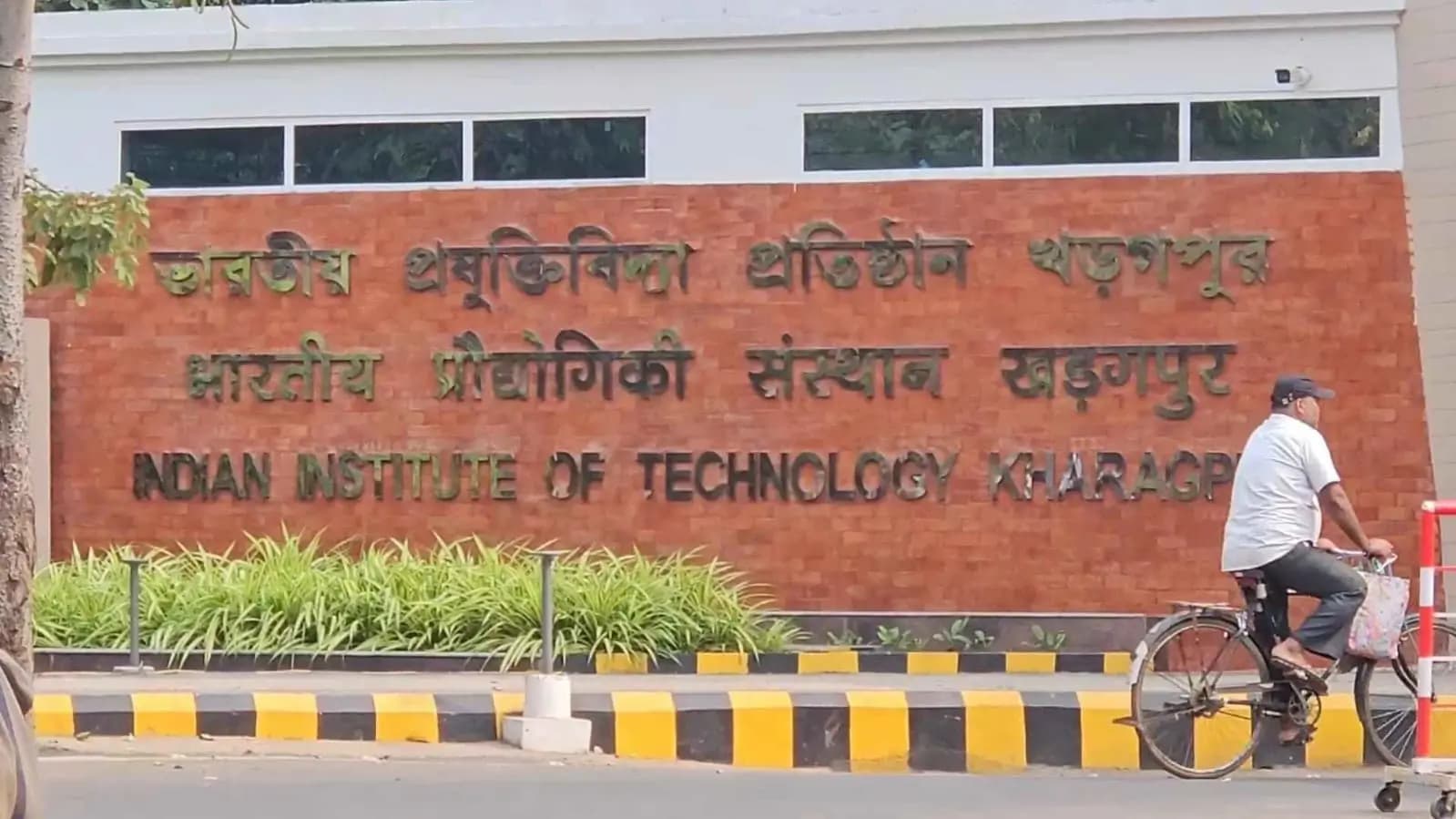 IIT Kharagpur Student Dead Body found in Hostel