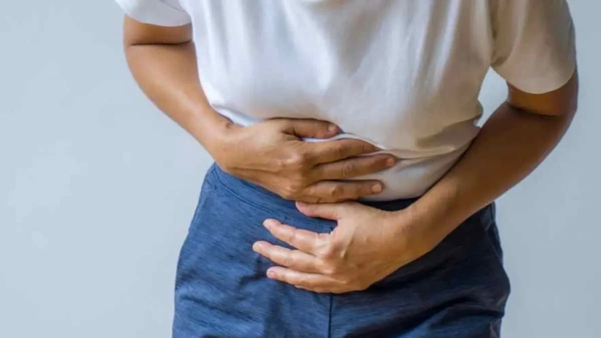 What is the difference of kidney and Gallbladder stone early symptoms that should not ignore