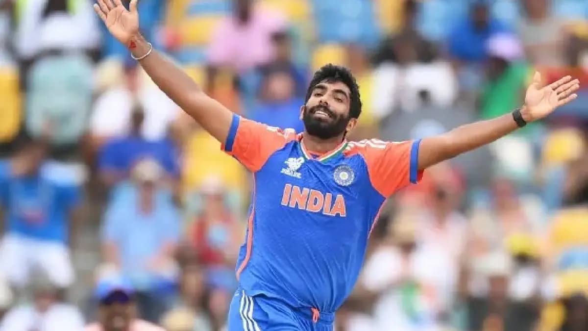 Jasprit Bumrah wants to come and play backstage Chris Martin halts Coldplay concert in middle to give star Indian cricketer shoutout