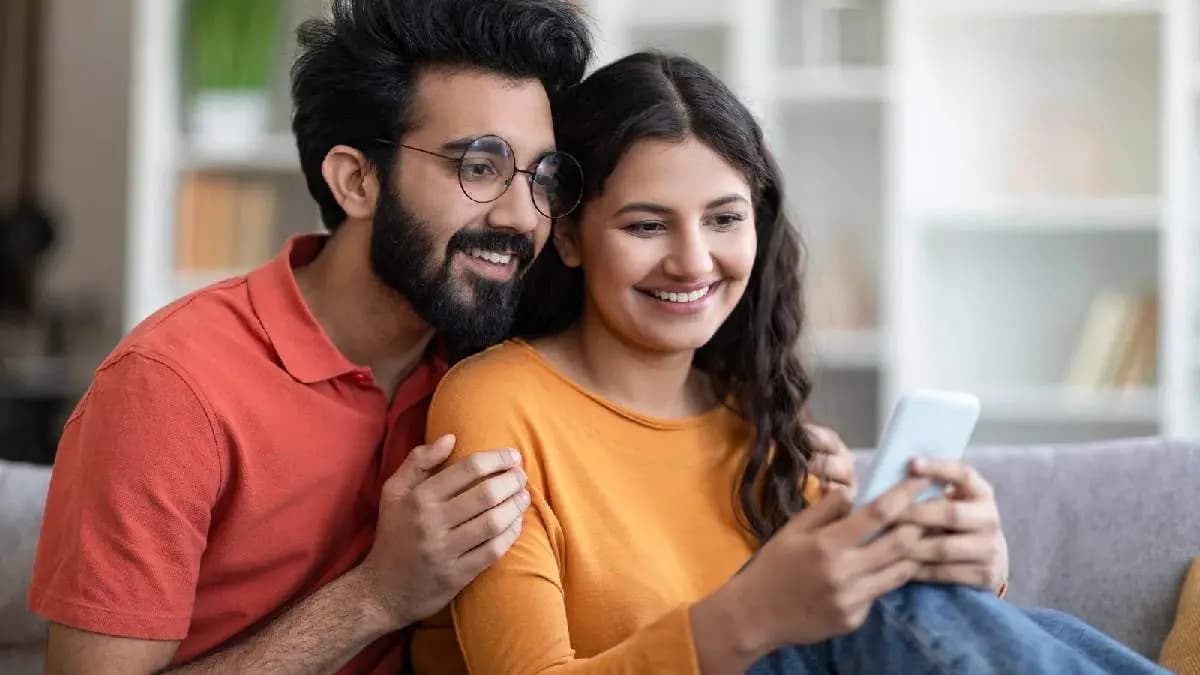 Partner wants your phone password is it right or wrong