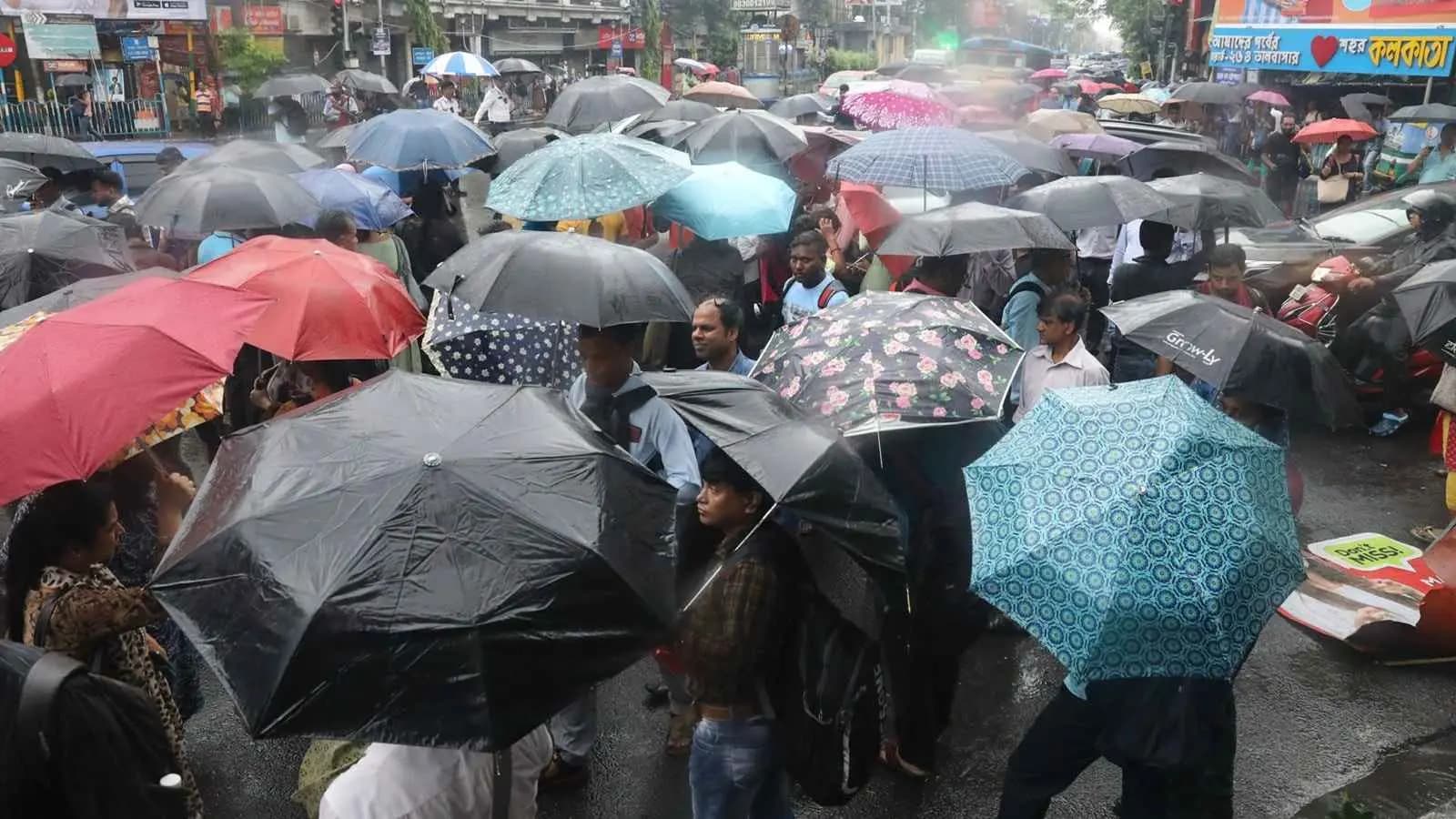 IMD Weather Forecast Light to Moderate Rainfall with Lightning Warning in Six Districts in West Bengal