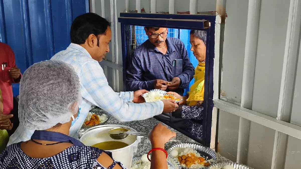 Maa Canteen start at Imambara District Hospital