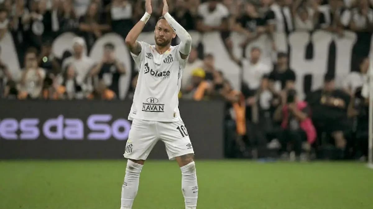 Neymar Signs For Six More Months With Santos 