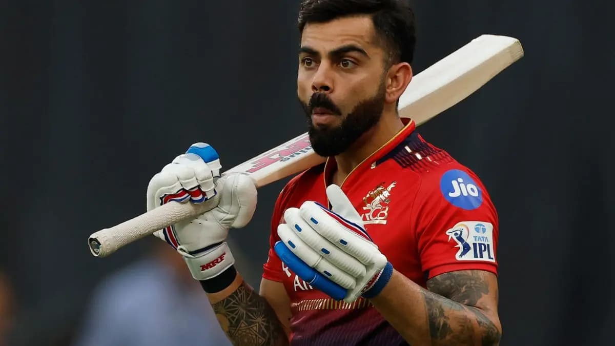 A viral video showed a fan injured himself and put tilak on Virat Kohlis poster 