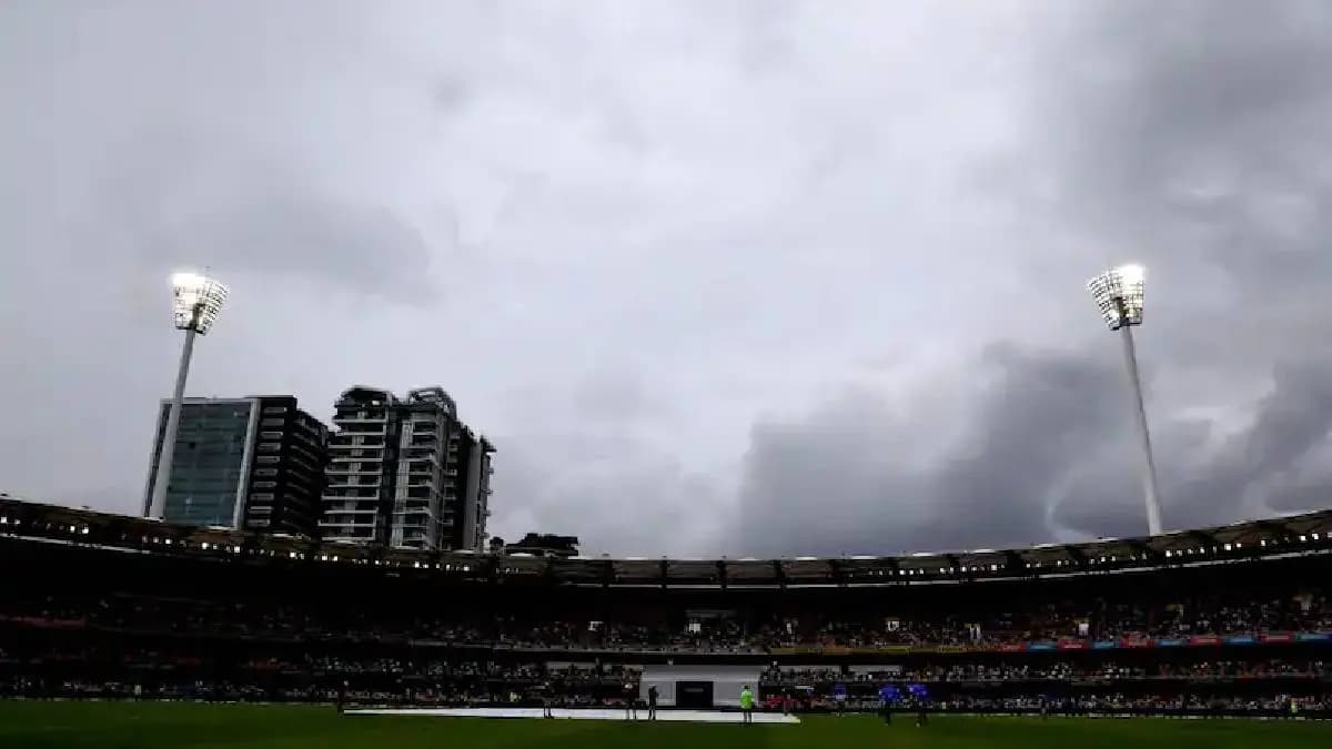 Rain Continues At Gabba spt