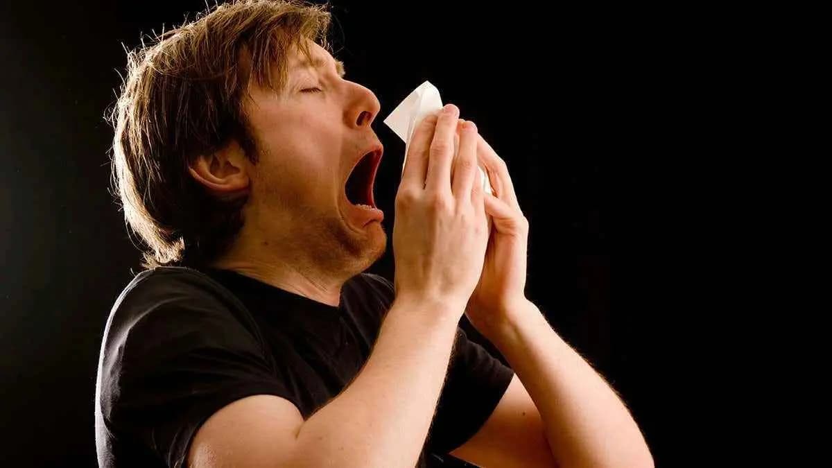 Chinese Man Suffered From Chronic Sneezing For 20 Years, The Reason Will Shock You gnr 