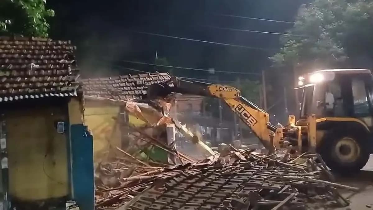 Hawker eviction at Bandel station area by Rail