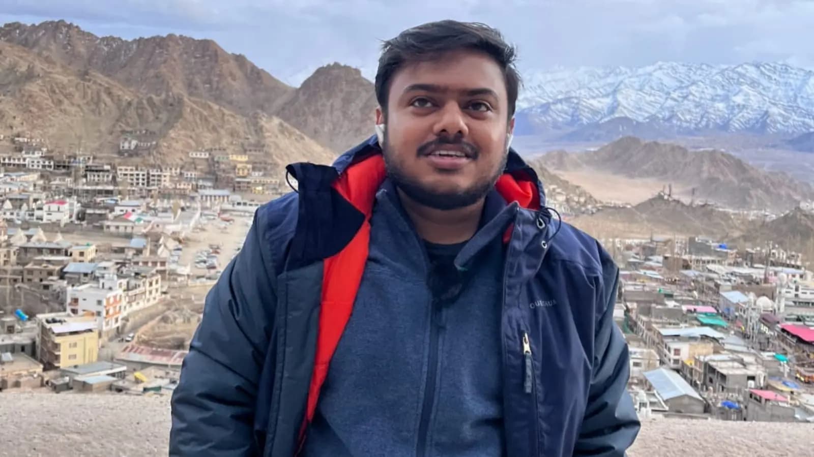    tollywood director pavel got bongokriti somman for his youtube channel pavel o pedia ent
