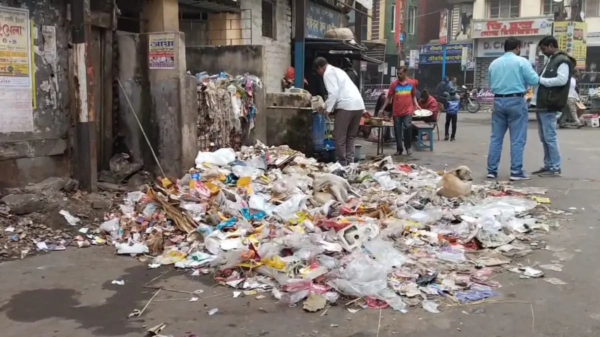 Dirty roads, flooded drains, scenario of Chinsurah Municipality area due to strike called by temporary staffs gnr