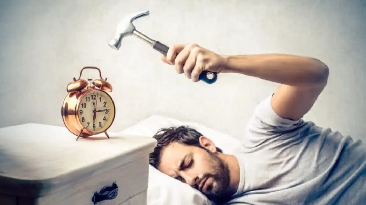 How to wake up early everyday from bed