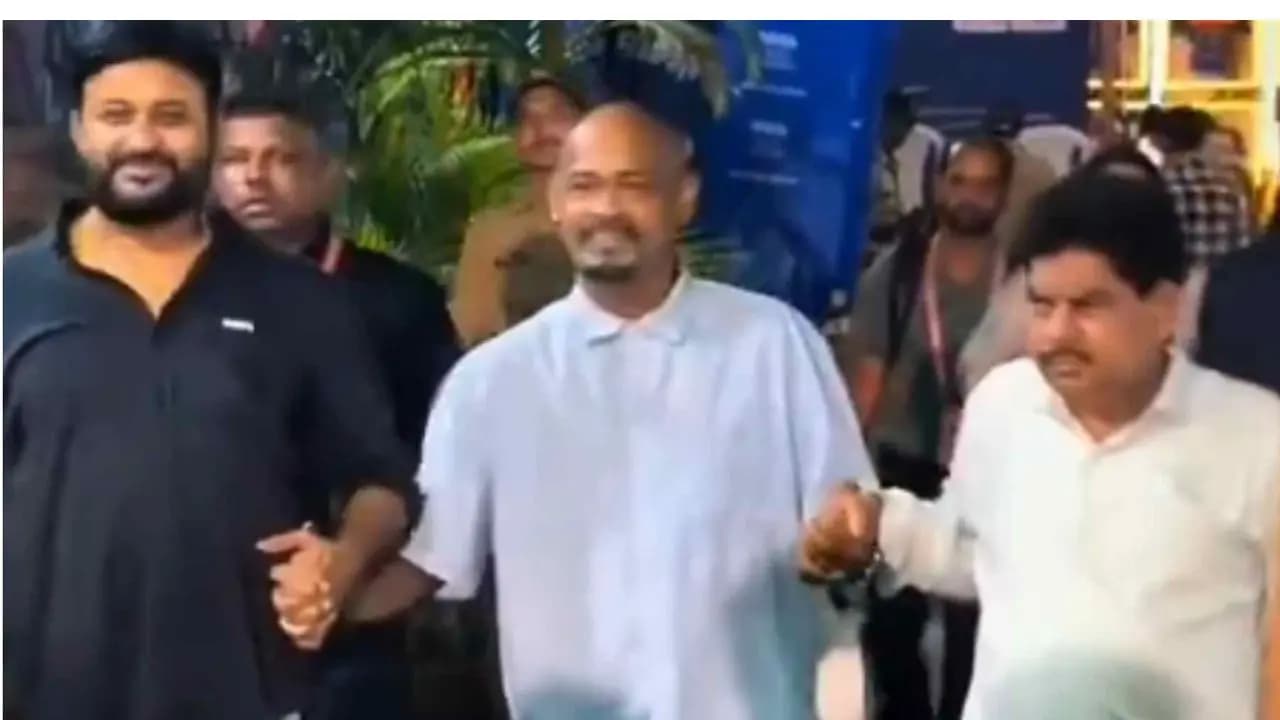  IPL 2026:Vinod Kambli attended Mumbai Indians vs Sunrisers Hyderabad match at Wankhede