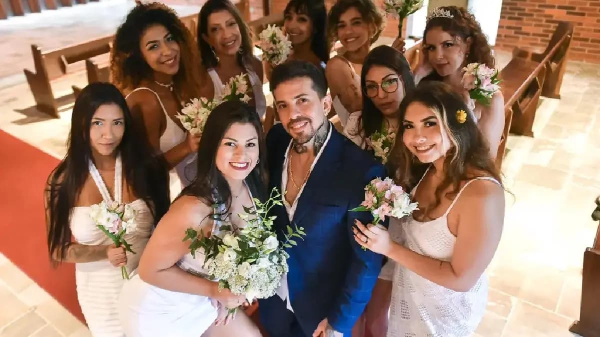 Man has five girlfriends who all live together lif