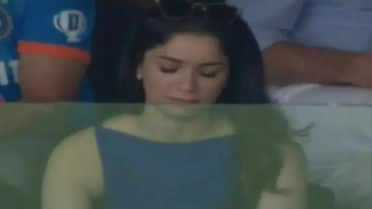 Sara Tendulkar Spotted Cheering For India During 3rd Test Against Australia spt