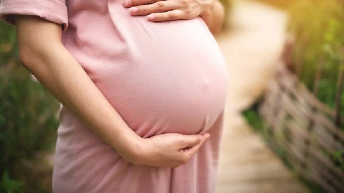 Single Chinese Women Are Doing Maternity Photoshoots Wearing Fake Baby Bumps know the reason gnr 