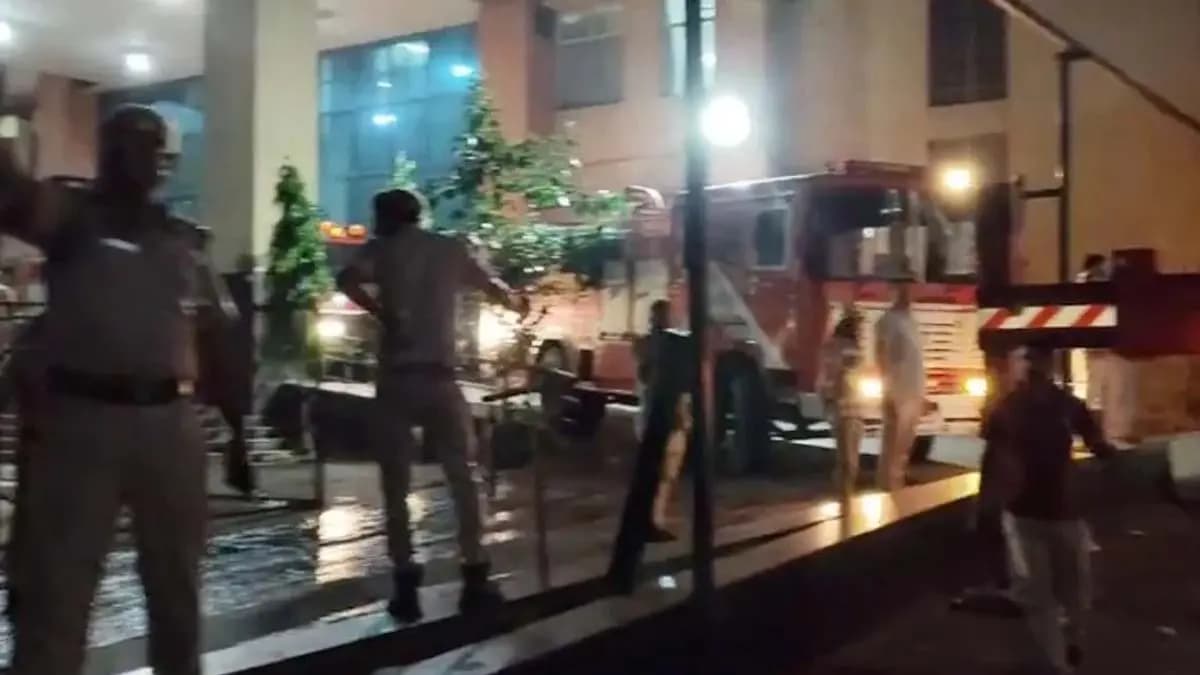 Jaipur Hospital Horror update people claim Doctors Locked Gate Fled