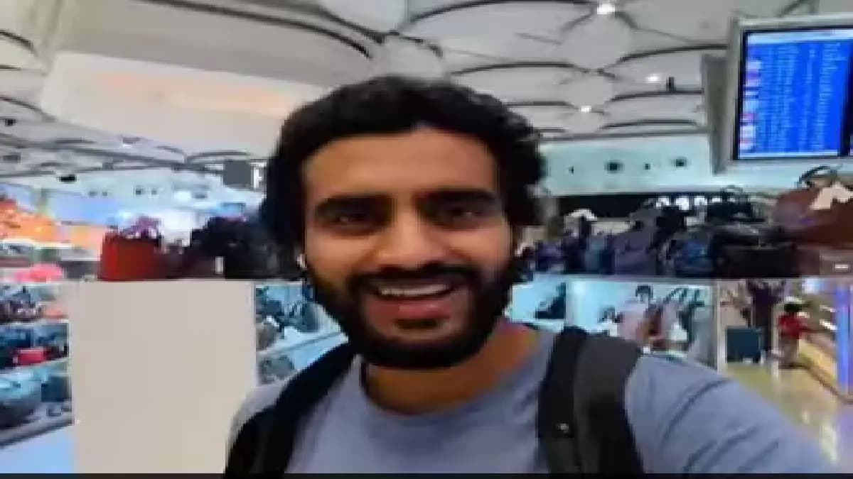 How a Man Travels To Mumbai On Pakistani Passport Enjoys Vada Pao