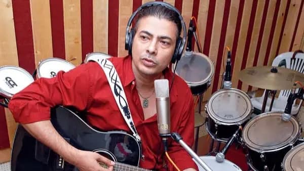 Surojit Chatterjee s Ore Bideshini is now viral among listeners 