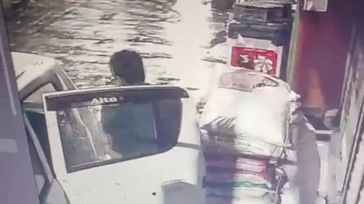 BJP Leader Accused of Salt Robbery in Hooghly