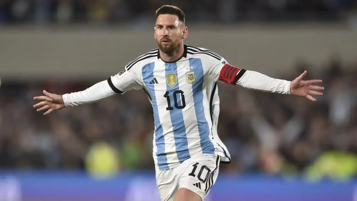 Journalist cries during Press Conference ahead of Argentina vs Venezuela match as it is Lionel Messis farewell match