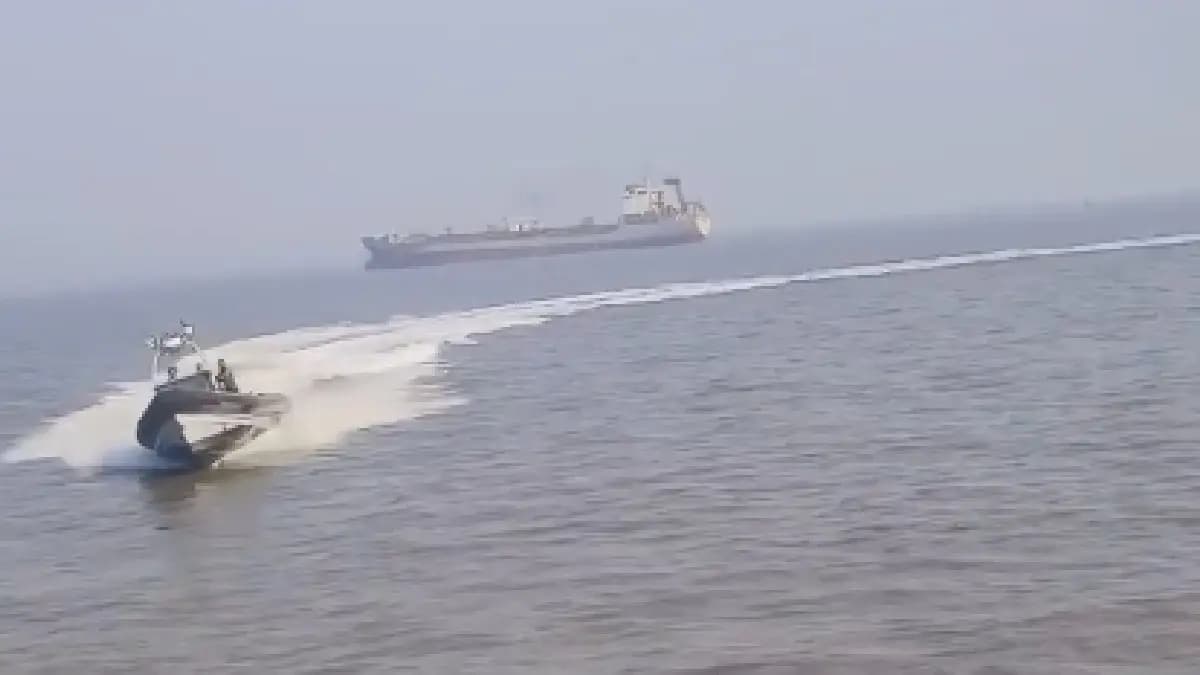 Navy Speedboat Collides With Ferry Near Mumbai 13 killed gnr