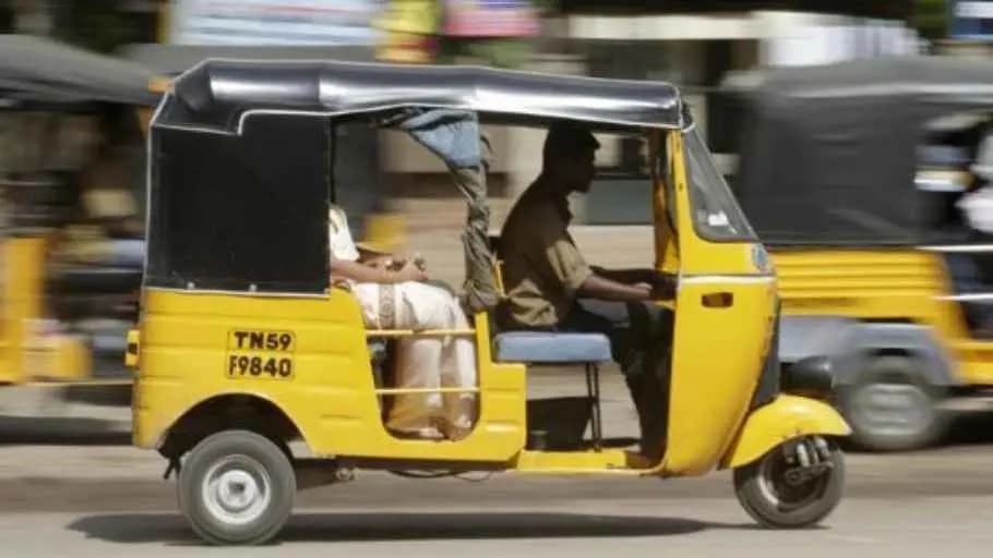 Auto Driver Overhears Confession of Passenger Takes Him To Police Station Then This Happened