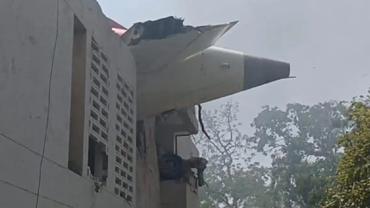 Air India flight crashed London-Bound Air India Flight Crashes Near Airport