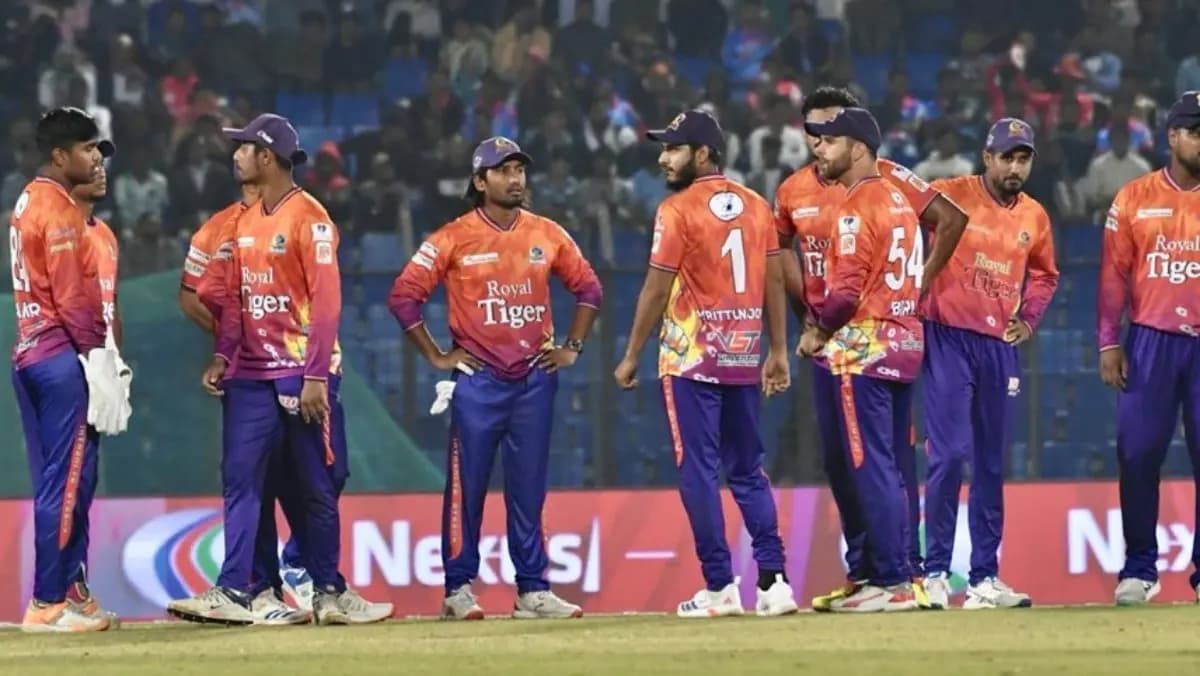 Bus driver locks kit bag of Players, refused to return over due payment, new Drama in Bangladesh Premier League spt
