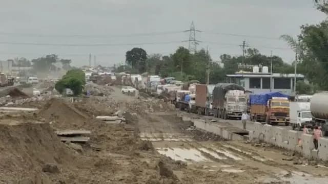 Three Dies In 40 Hour Long Jam in Madhya Pradesh