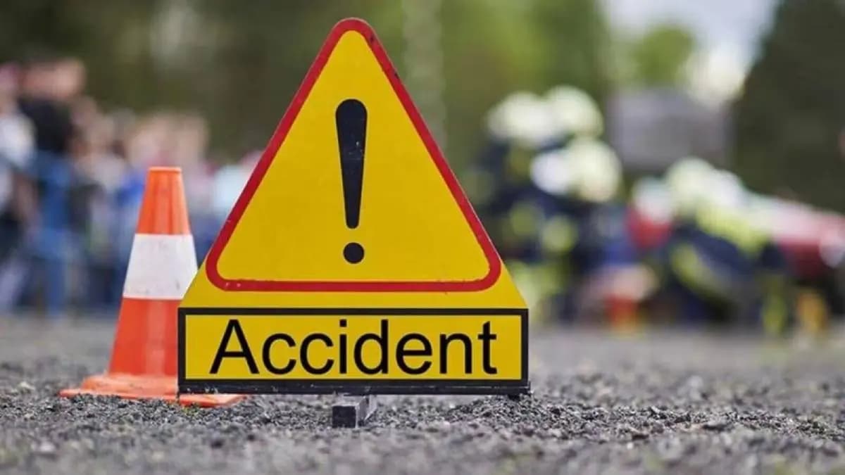 At least five injured in Bus accident at park street area
