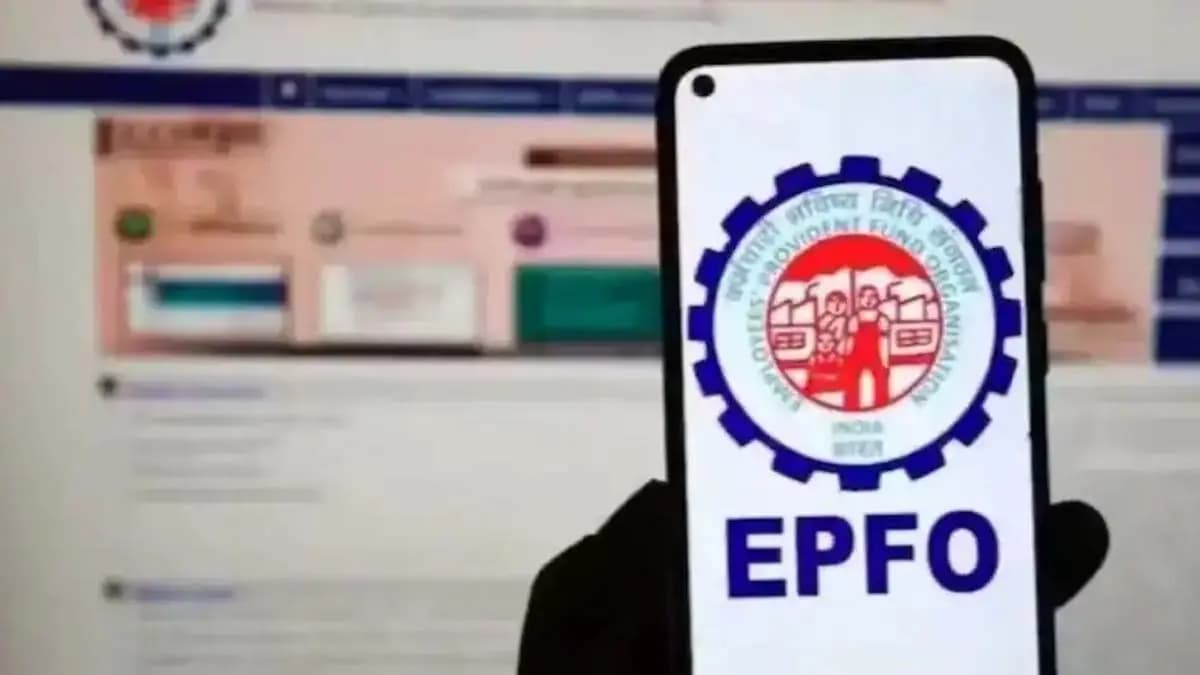 How much amount can be withdrawn while being unemployed from EPF