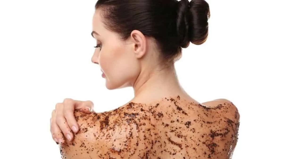 this home made body polishing paste can easily remove dark spots and tan from all over of your skin and make it soft and glowing lif
