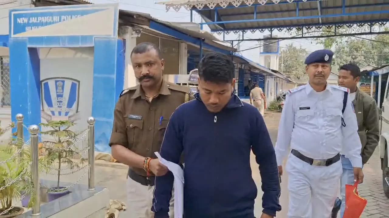 key person of helping intruders on indo-bangla border netted gnr 