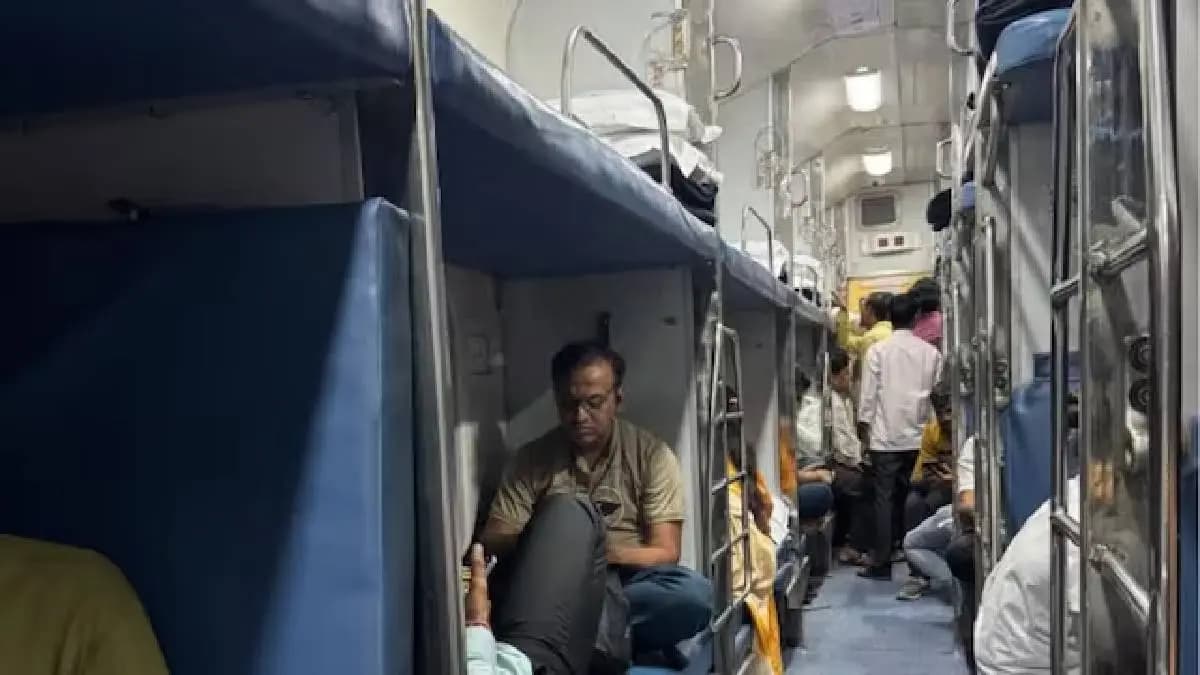 Woman Travelling Solo In Train At Night Gets Unexpected Visit From 2 Cops