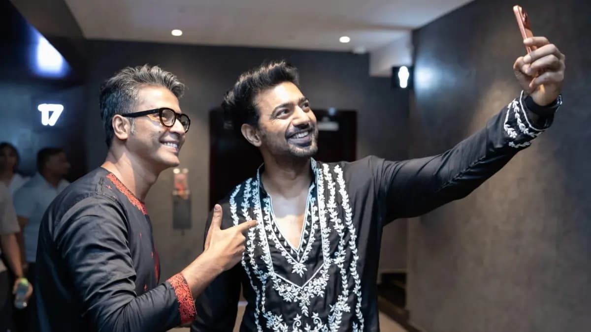 Dev and Anirban Bhattacharya went to Dubai for promotion of Raghu Dakat 