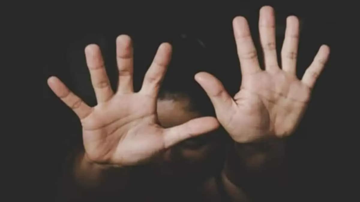woman brutally harassed as stones inserted in private parts and mumbai auto driver arrested gnr