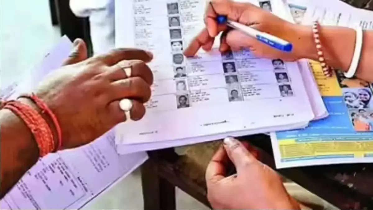 Peoples of Bangladesh Nepal Myanmar are the voters in Bihar said ECI Source