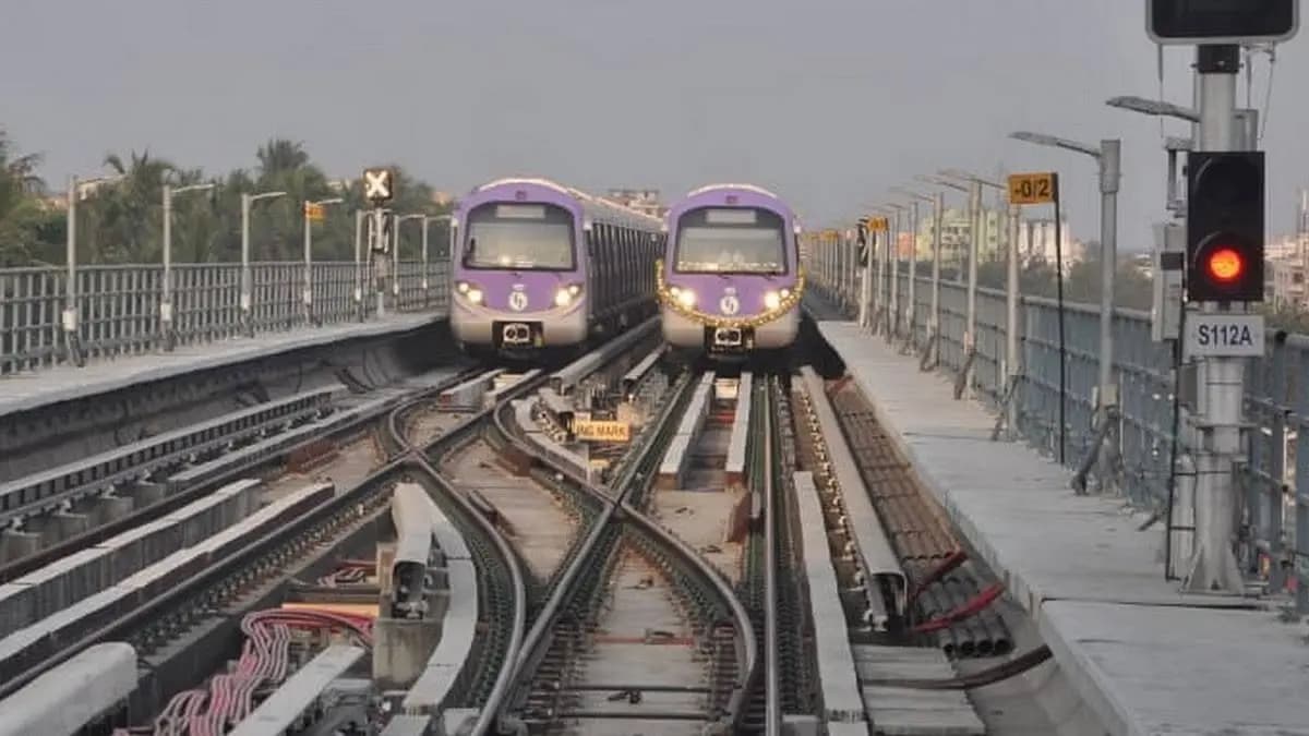 Metro service again disrupted in green line