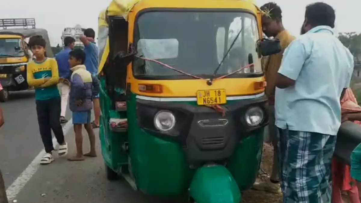 Seeing accident MLA Manirul Islam rushed to hospital save injured peoples life gnr 