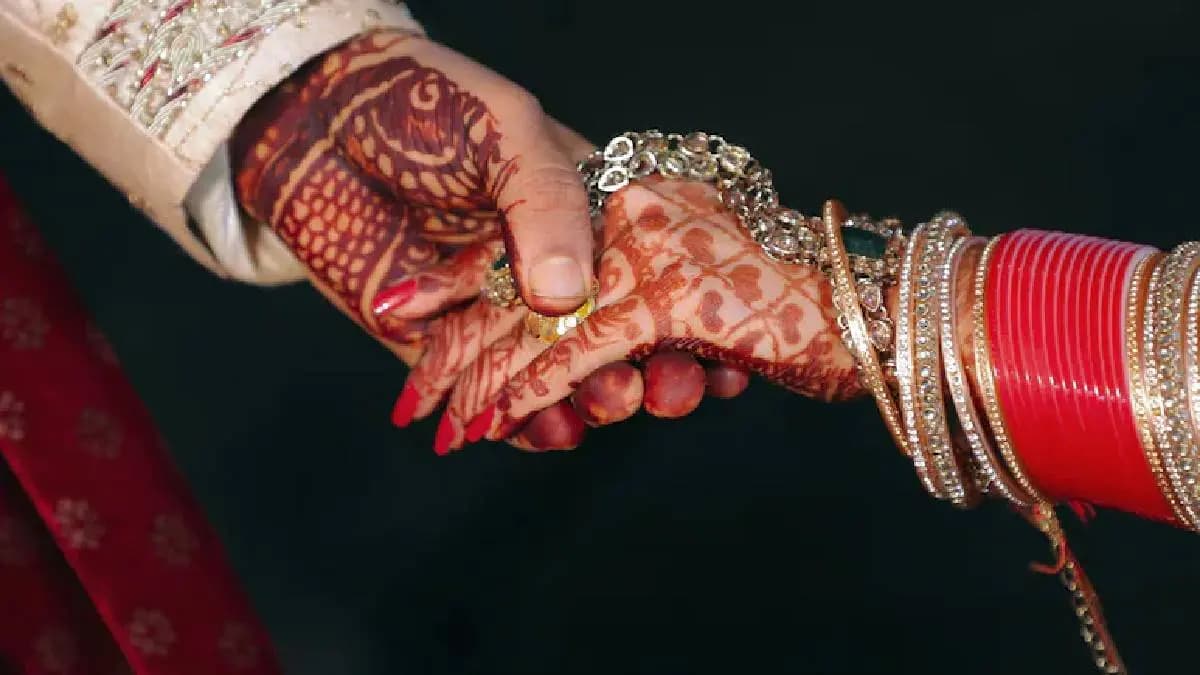 groom dances to choli ke peeche brides father calls off wedding