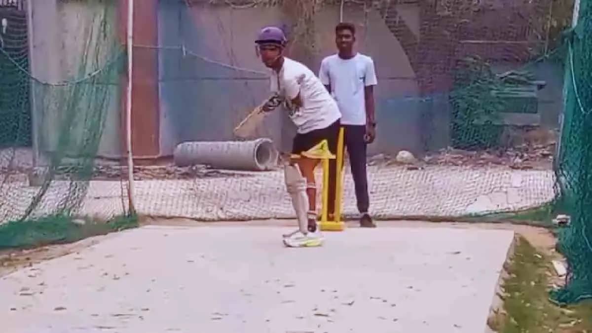 Born Without Arms This Young Cricketer Is A Wizard With The Bat