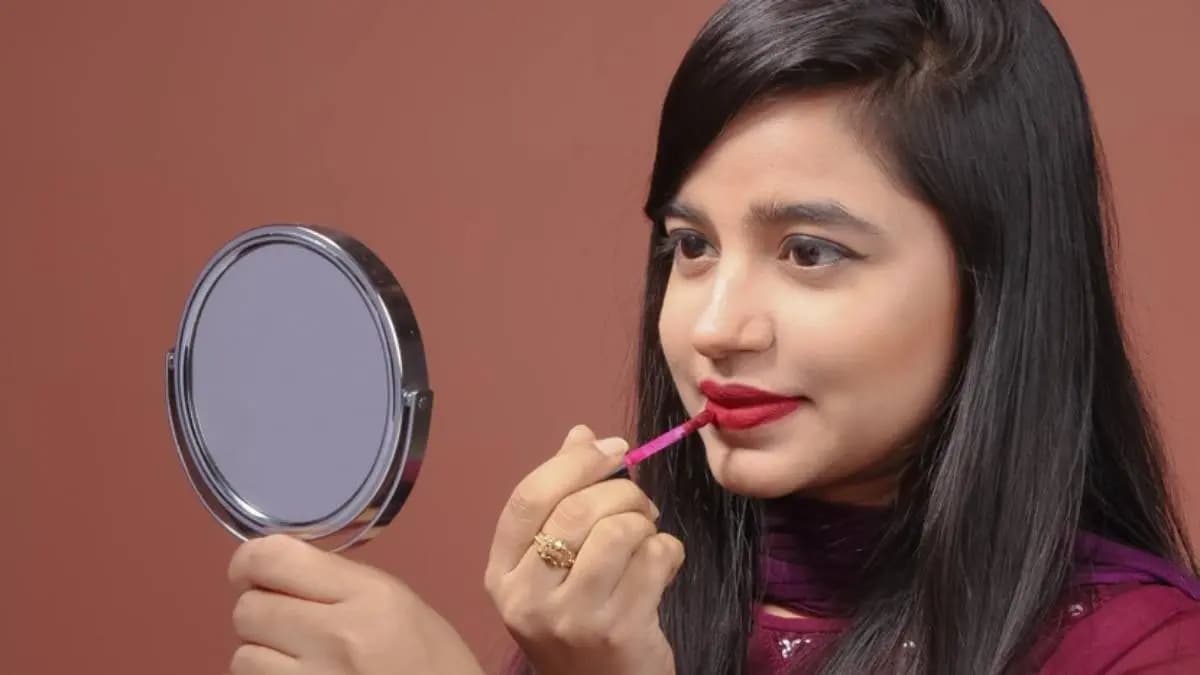 How to care lips while applying matte lipstick in winter lif