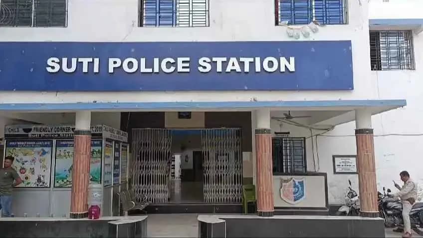 Three arrested in murshidabad for making fake aadhar card gnr 