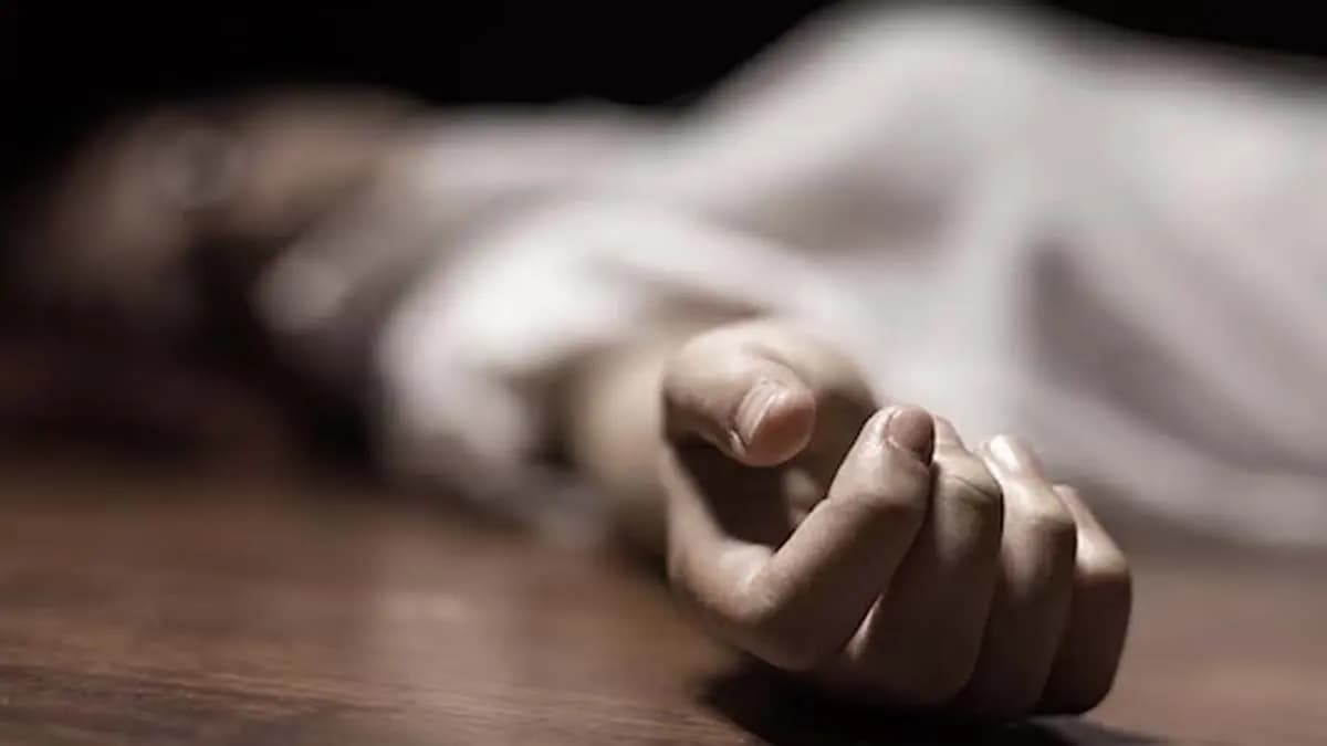 Body of elderly man found in Golf Green home