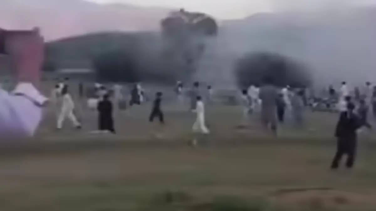 Pak Air Force Drops eight Bombs On Khyber Pakhtunkhwa soures says at least 30 killed