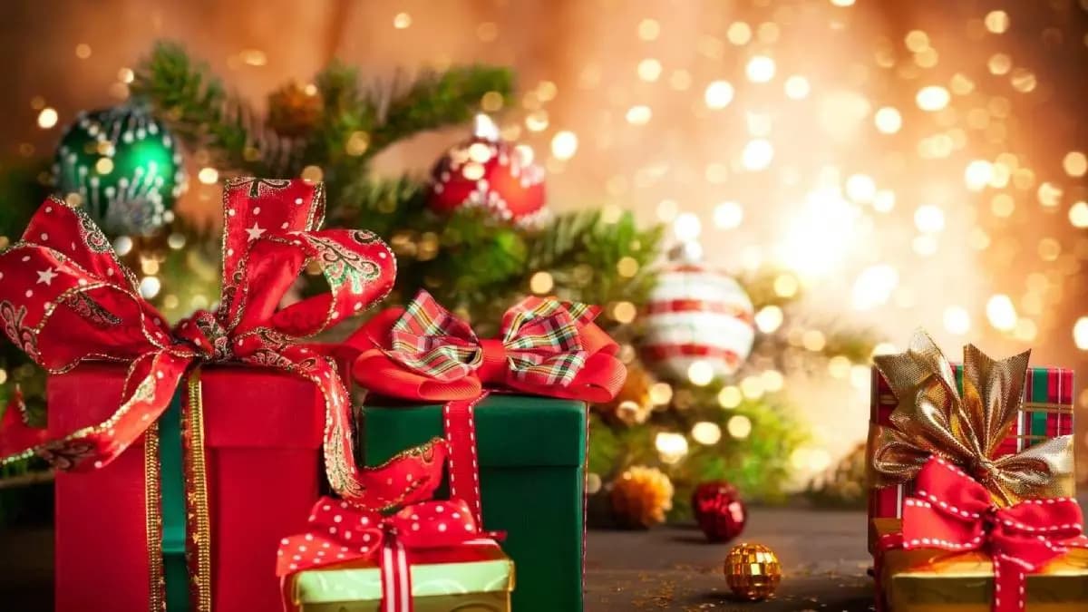 why red and green colour is used mostly in Christmas decorations know the history and significance of this ritual lif